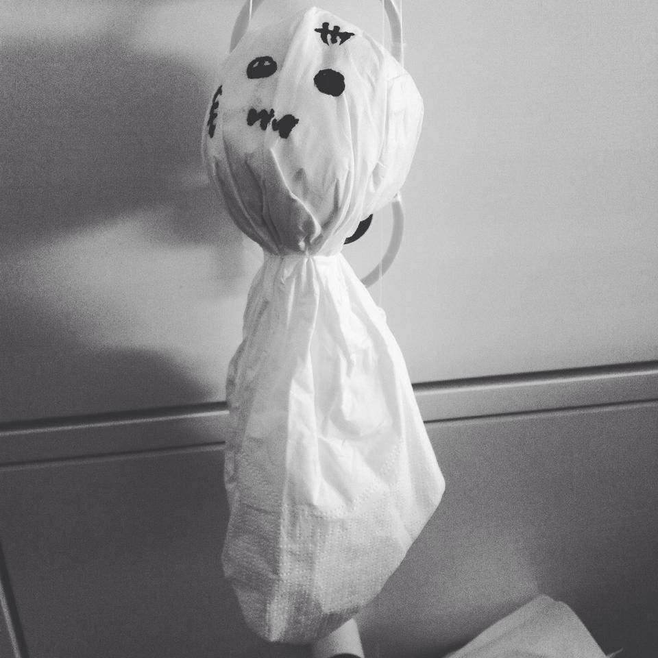 Halloween Dekoration: Gespenst aus Servietten