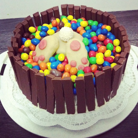 Eiertorte – Osterhasentorte – Vanille-Topfen-Torte mit Osterdekoration Topfen-Vanille Torte mit Osterhasen Dekoration