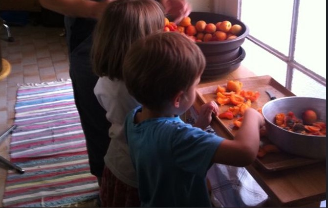 Marmelade mit Kindern einkochen