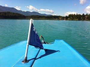 Ausflug mit Kindern - Boot fahren am Faaker See
