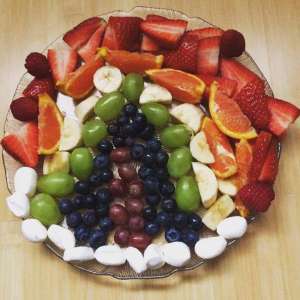 Regenbogen aus Früchten - Obst für ein Buffet