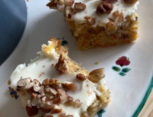 Rezept sehr saftiger Karotten Kuchen mit Frischkäse-Frosting